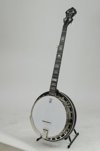 deering rustic wreath banjo