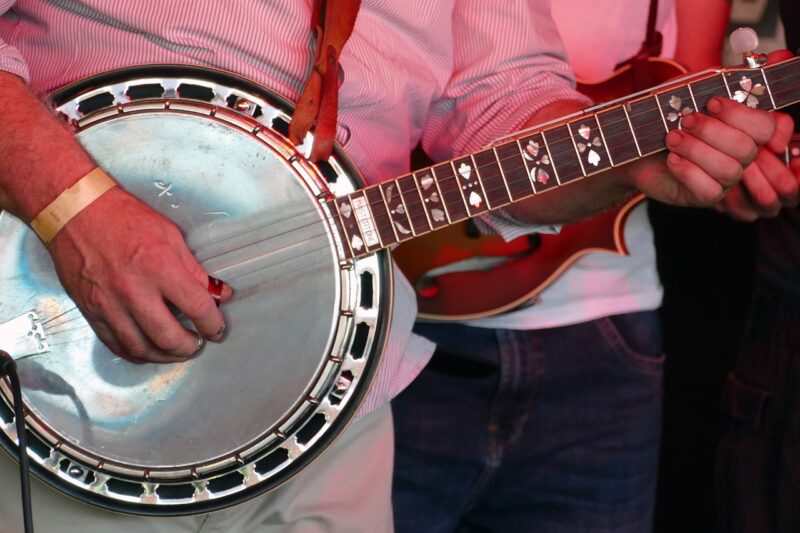 musician playing mastertone banjo
